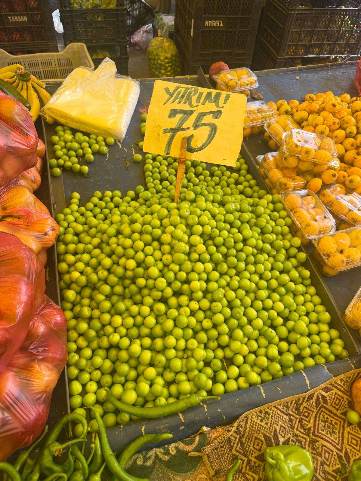 Konya pazarlarında etiket şaşkınlığı! Çoğu yarım yarım satılıyor 5